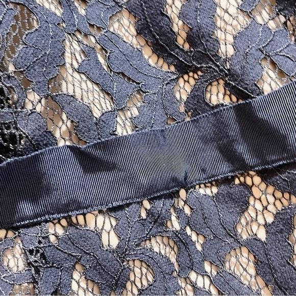 DRESS FORUM LOS ANGELES Women’s Navy Blue Lace Overlay Dress Grosgrain Trim Sz S - Picture 4 of 10